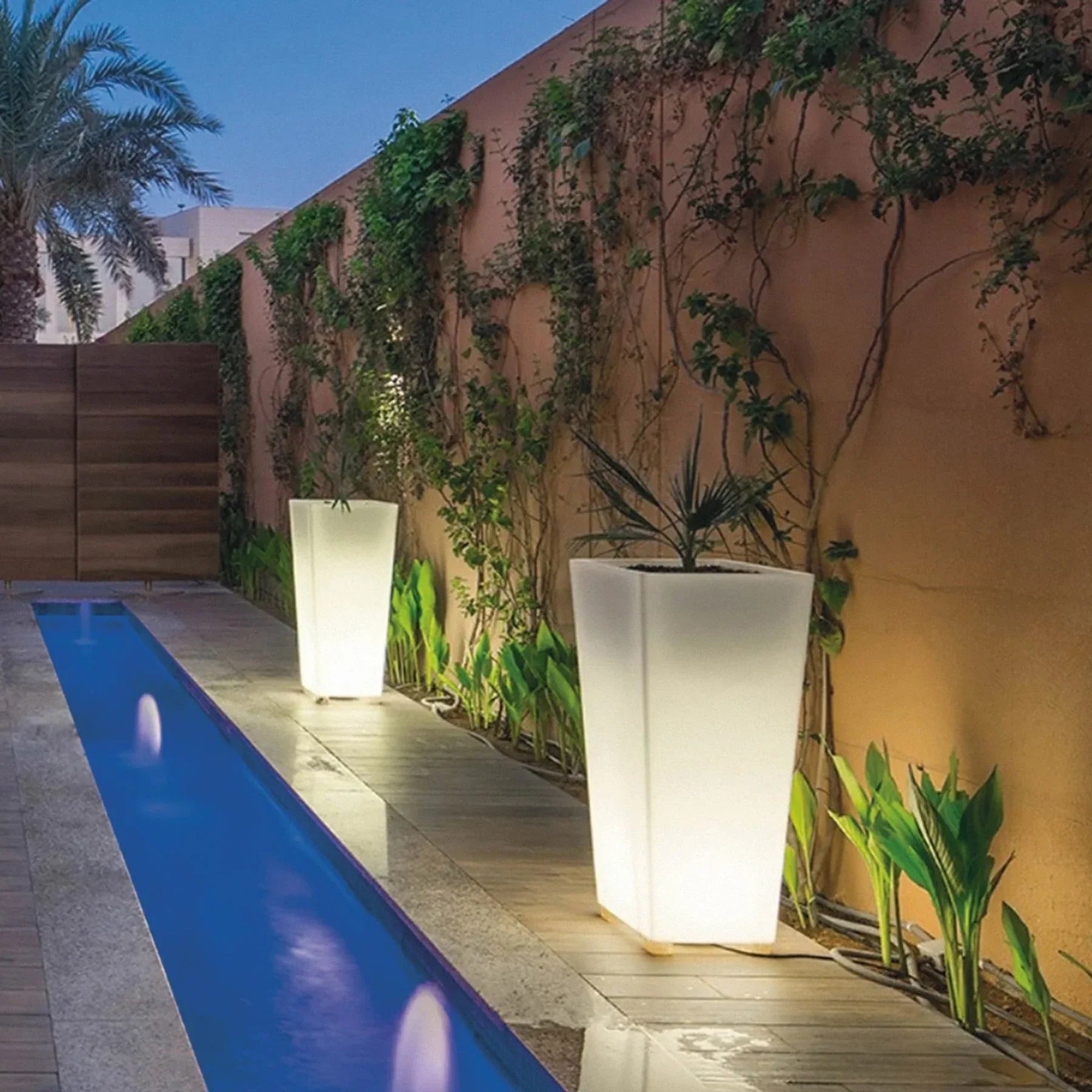 Kabin Maxi Planter with Light - Serralunga