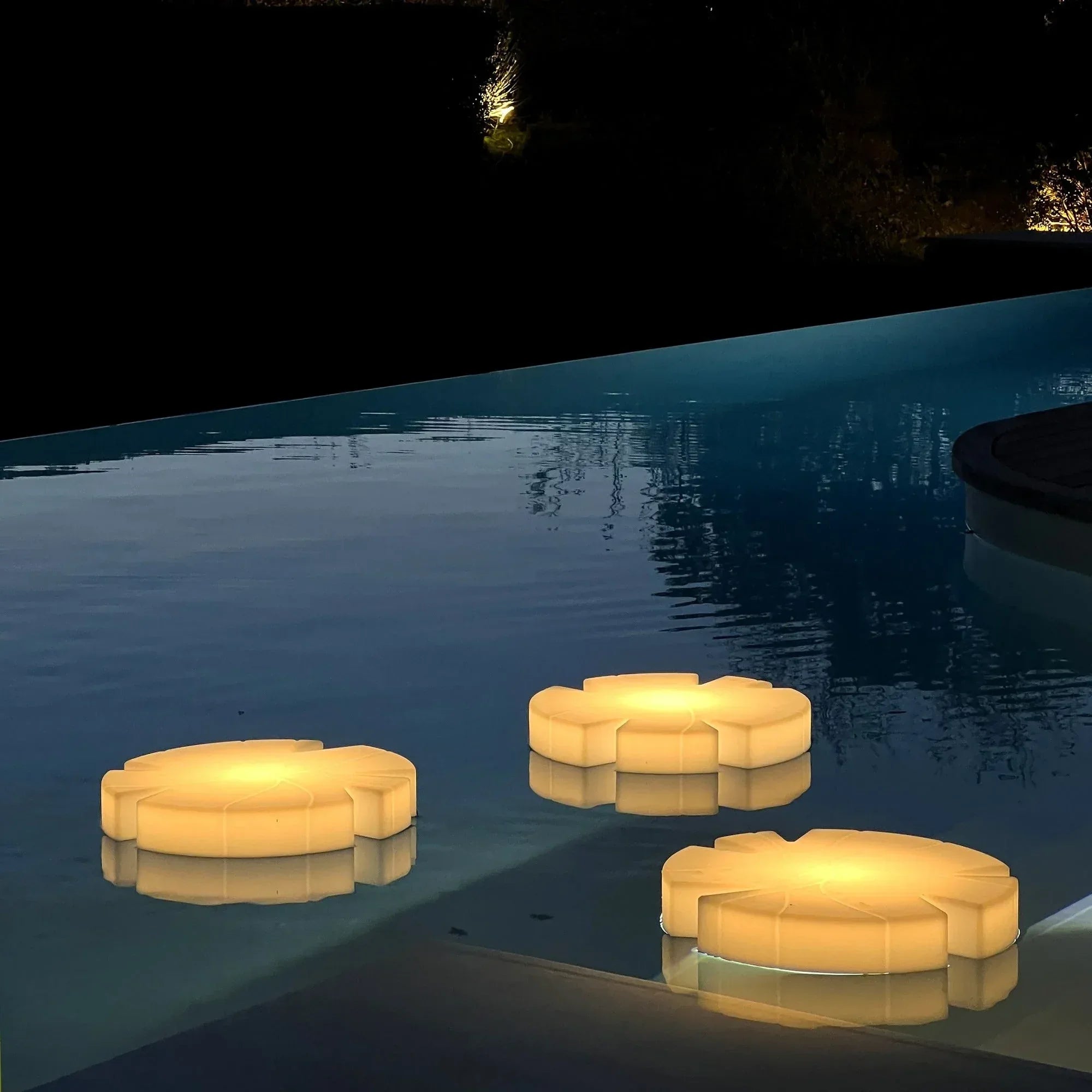 Fiore di Loto - with light - Serralunga