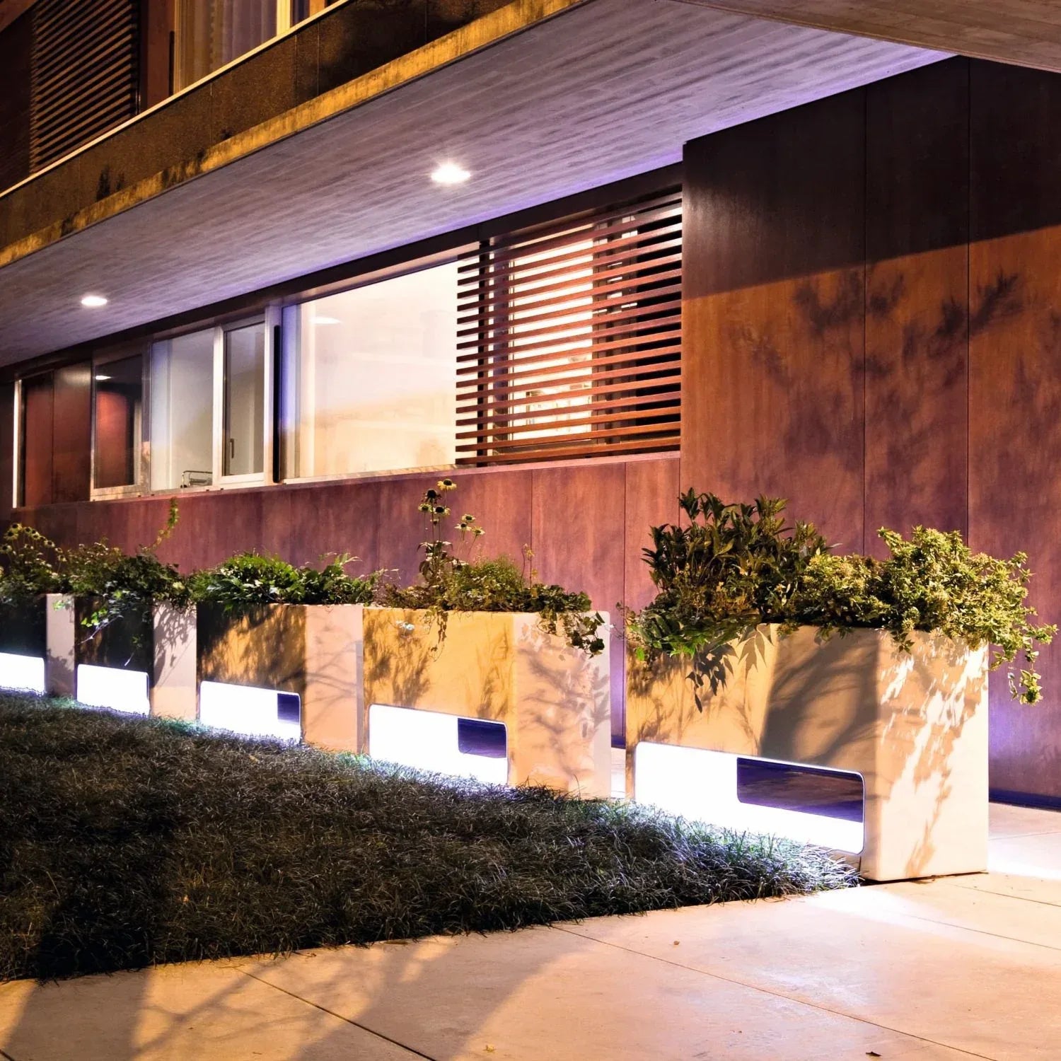 Lluna 110 Planter with Light - Serralunga