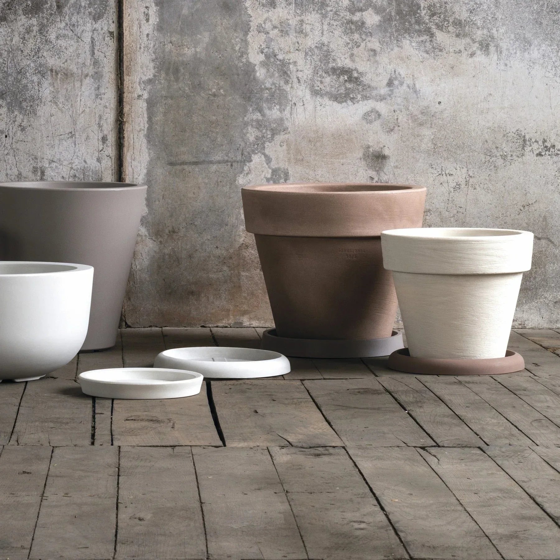 Liscio Siena Planter - Serralunga