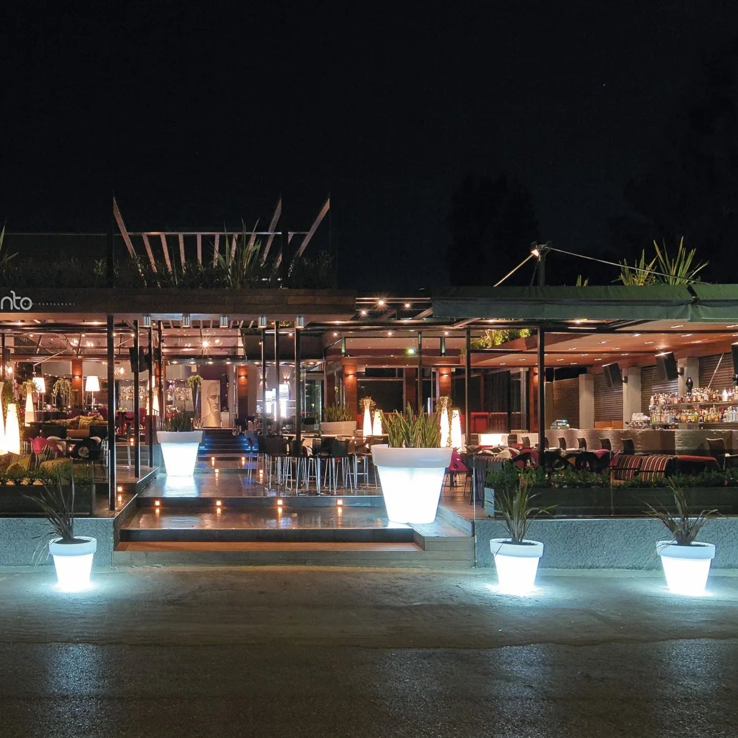 Bordato Liscio Planter with Light - Serralunga