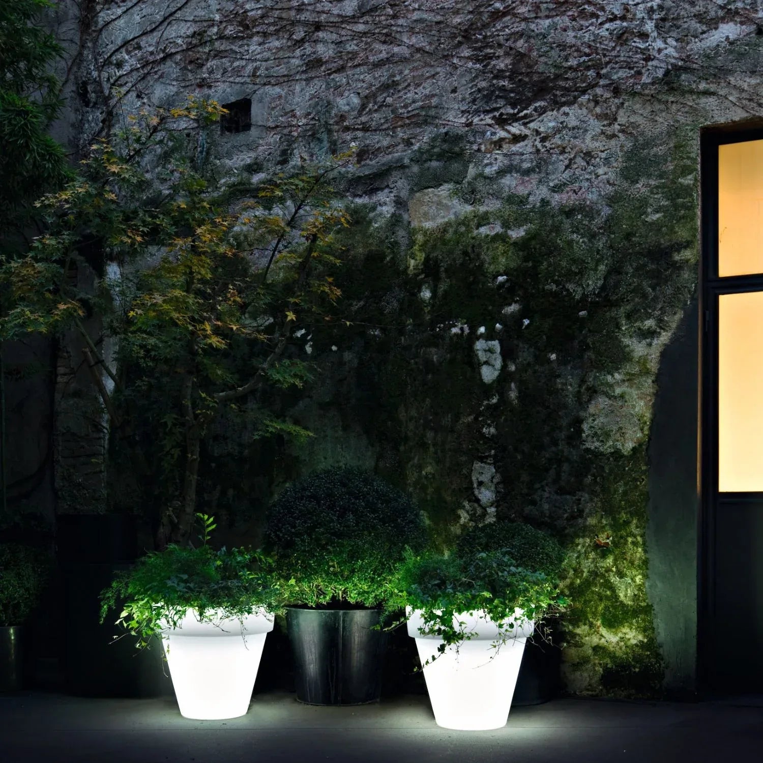 Vas-Three Planter with Light - Serralunga